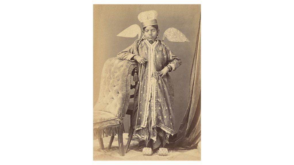 Lall-Purree of the Indur Subha. Dancing girl of the Oudh Court of Lucknow, The Beauties of Lucknow, Plate. 16, Darohah Abbas Ali, Kolkata, India, 1874. Image courtesy of The New York Public Library, and Wikimedia Commons 