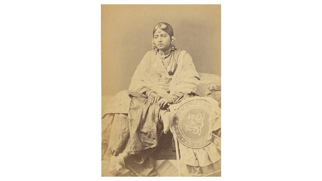 Oomraujan dancing girl of the Oudh Court of Lucknow, The Beauties of Lucknow, Plate. 11, Darohah Abbas Ali, Kolkata, India. Image courtesy of The New York Public Library, and Wikimedia Commons 