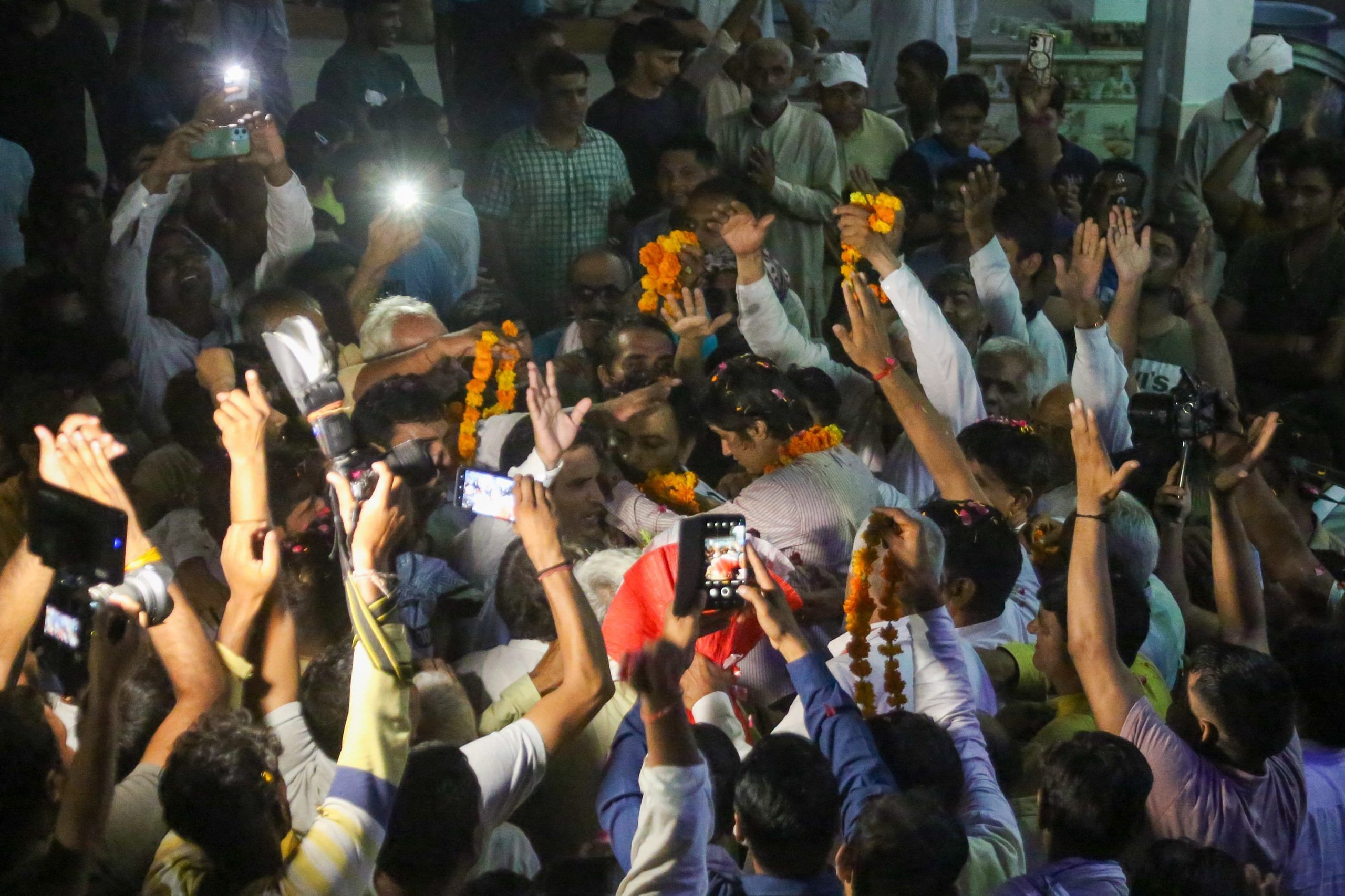 Scores of people welcome Vinesh Phogat | Photo: Suraj Singh Bisht | ThePrint