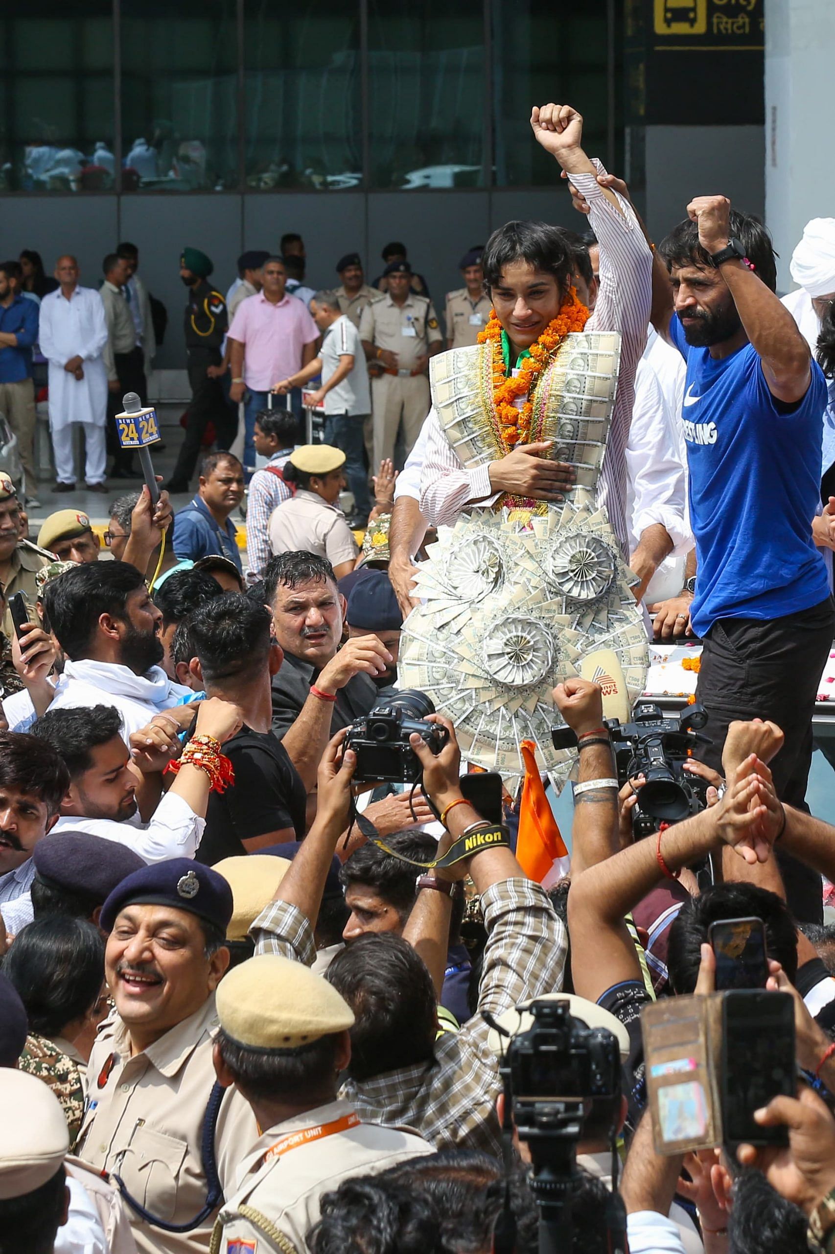 Vinesh Phogat and Bajrang Punia at the aiport | Photo: Suraj Singh Bisht | ThePrint 