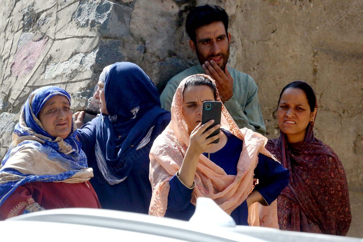 Women taking pictures of Waheed ur Rehman Para's election campaign | Praveen Jain | ThePrint