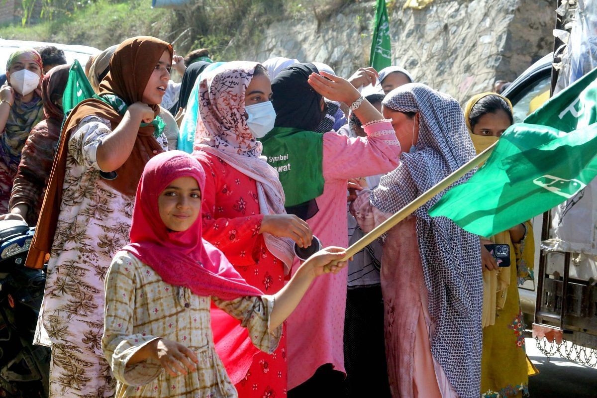 A girl with the flag of Peoples Democratic Party | Praveen Jain | ThePrint