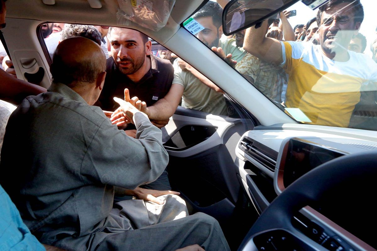 Engineer Rashid shaking hands with supporters before addressing a rally in Baramulla | Praveen Jain | ThePrint