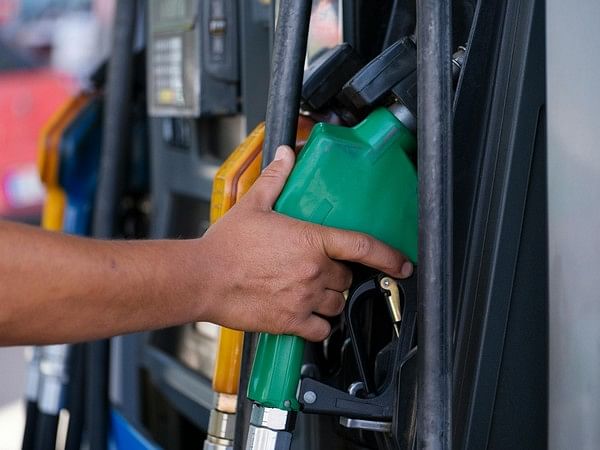 Pakistan: Government announces slight reduction in petroleum prices