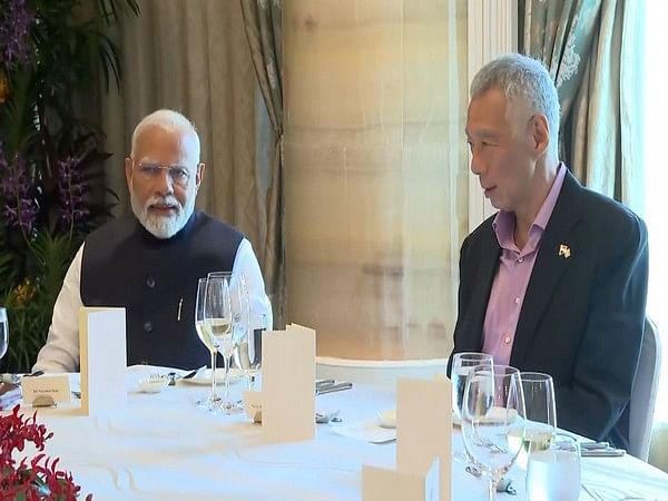 PM Modi attends lunch hosted by Singapore's Senior Minister Lee Hsein Loong