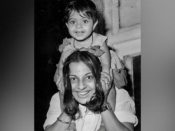 Kajol shares adorable throwback picture with mom Tanuja on Teachers' Day