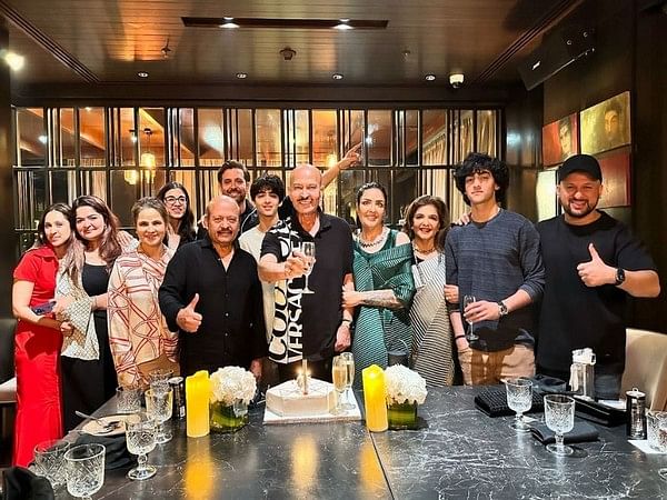 Rakesh Roshan shares fam-jam pic from his 75th bday celebrations featuring Hrithik, Saba Azad