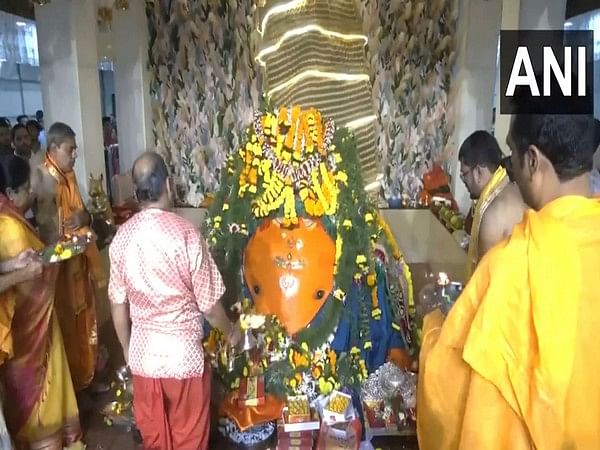 Ganesh Chaturthi: Morning aarti performed at Nagpur's Shri Ganesh Mandir Tekdi 