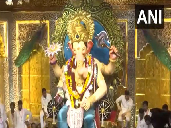 Lalbaugcha Raja draws massive crowds on second day of Ganesh Chaturthi festivities