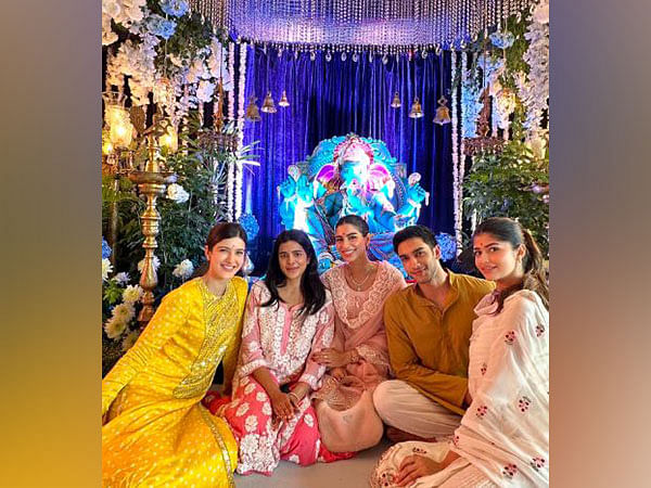 Khushi Kapoor celebrates Ganesh Chaturthi with rumoured beau Vedang Raina and friends