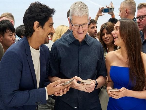 Aditi Rao Hydari, Siddharth all smiles as they pose with Apple CEO Tim Cook