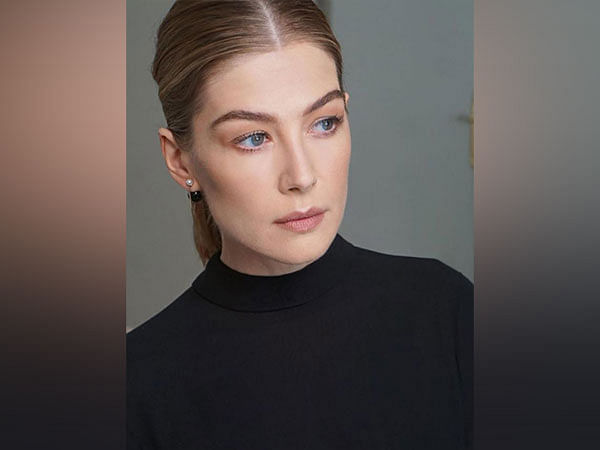 Rosamund Pike to lead new Silicon Valley thriller drama 'Thumblite' on Netflix