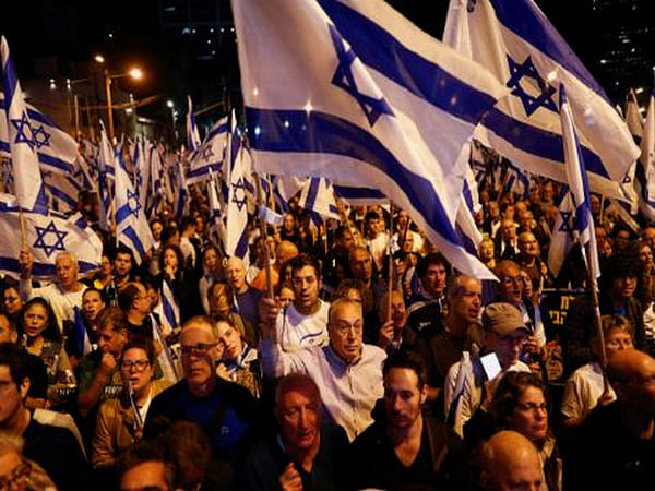 Thousands of anti-govt protesters rally across Israel, urge release of captives held in Gaza