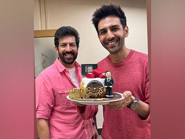 Kartik Aaryan celebrates director Kabir Khan's birthday with 'Chandu Champion' themed cake 