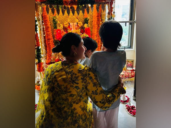 Kareena Kapoor Khan all smiles as her kids Taimur, Jeh seek blessings of Ganpati Bappa 