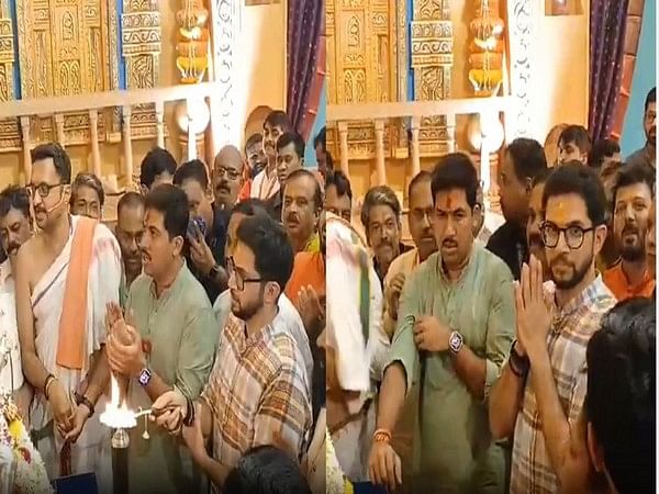 Aditya Thackeray performs aarti at Pune's Shrimant Bhausaheb Rangari Ganpati Mandal