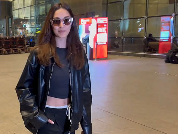 Airport spotting: Kiara makes style statement in black leather jacket 