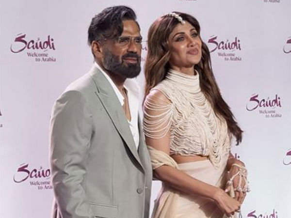 Shilpa Shetty, Suniel Shetty reunite at event, fans demand 'Dhadkan 2'