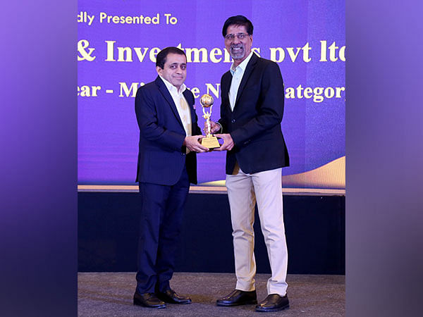 Times Business Awards 2024: Dugar Finance MD Ramesh Dugar Wins 'Entrepreneur of the Year' for Mid-Size NBFC, Presented by Krishnamachari Srikkanth