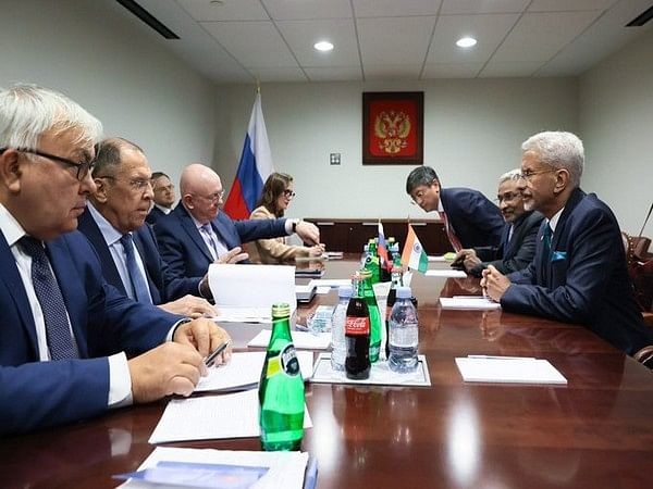 Jaishankar, Lavrov discuss bilateral cooperation, urgent international issues