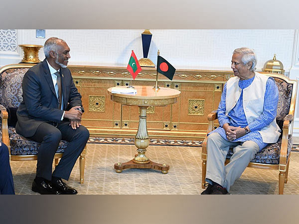 Bangladesh Chief Adviser Yunus holds bilateral talks with Maldives President Muizzu