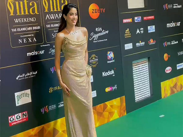 Janhvi Kapoor dazzles in her golden gown at IIFA Awards 2024