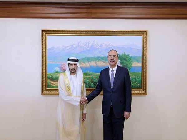 Hamdan bin Mohammed meets with Prime Minister of Uzbekistan