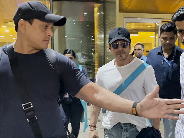 SRK makes stylish return to Mumbai after bagging Best Actor at IIFA Awards 2024  