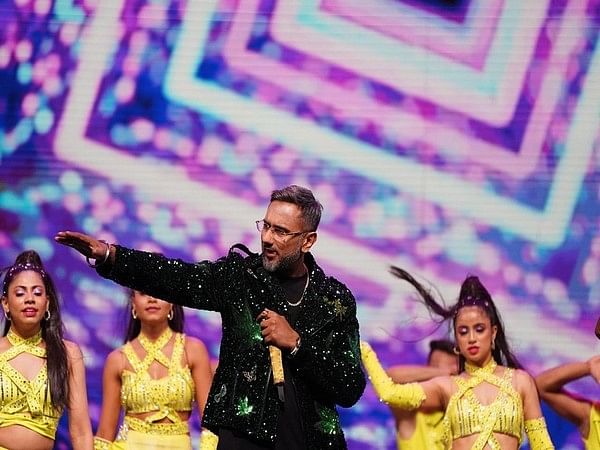 Yo Yo Honey Singh's high-energy performance sets IIFA Rocks on fire