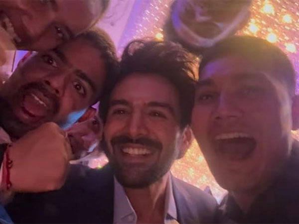 Kartik Aaryan shares fun video with Paralympian medallists Navdeep, Preethi