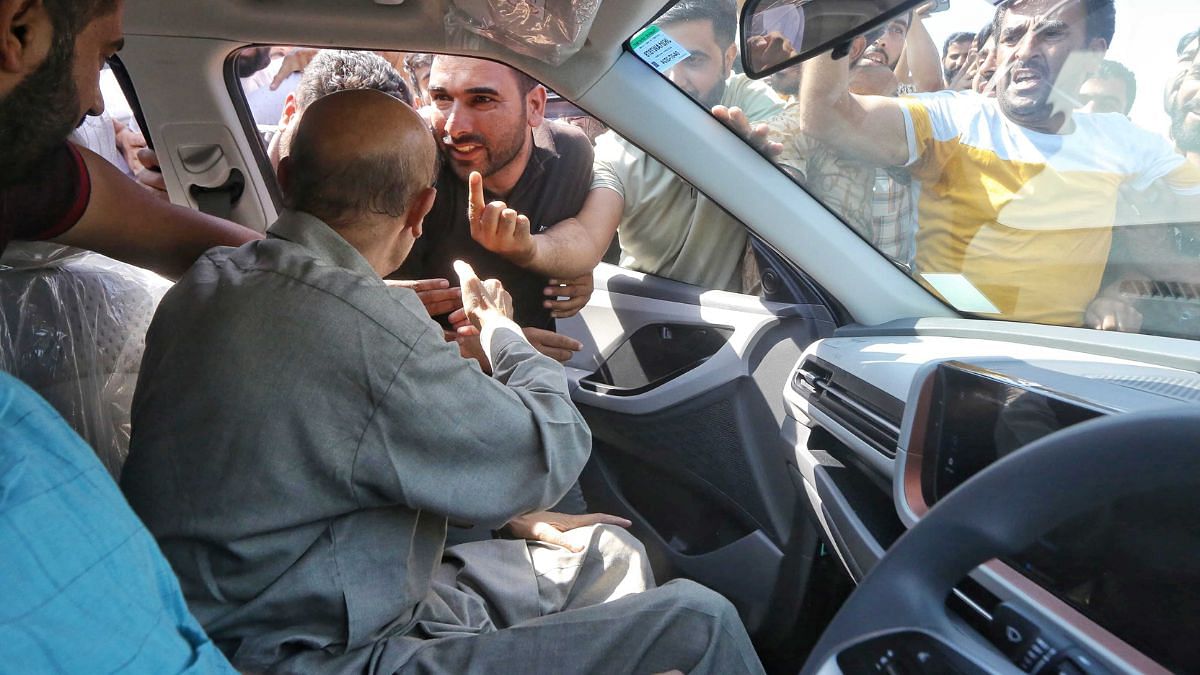 Baramulla MP Engineer Rashid greets his supporters | Praveen Jain | ThePrint Photo