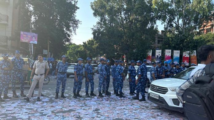 Heavy security at Satyawati College during the DUSU elections. | Vartika Singh | ThePrint