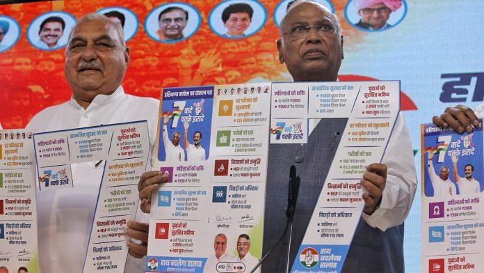 Former Haryana CM Bhupinder Hooda (L) and Congress chief Mallikarjun Kharge (R) unveiling manifesto with '7 guarantees' for Haryana polls at AICC HQ in New Delhi, Wednesday | Praveen Jain | ThePrint