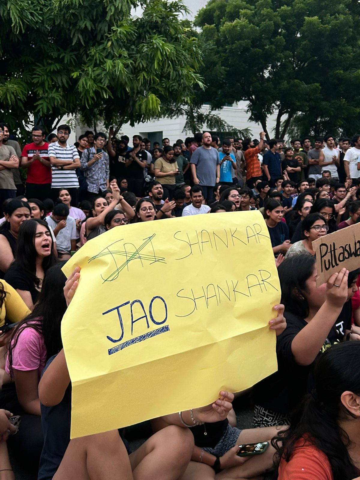 The students have demanded the resignation of V-C Dr Jai Shankar Singh over 'inappropriate & sexist behaviour' | By special arrangement