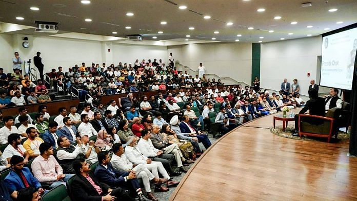 Leader of the Opposition in the Lok Sabha Rahul Gandhi interacts with students at University of Texas in Dallas | Photo: ANI