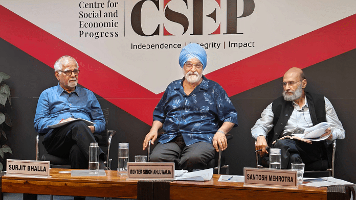 Economists Surjit Bhalla (left) and Santosh Mehrotra (right) at the seminar, ‘Employment Generation in India–Facts and Figures’, organised by CSEP. Economist Montek Singh Ahluwalia (centre), a distinguished fellow of CSEP, moderated the session | Sampurna Panigrahi | ThePrint