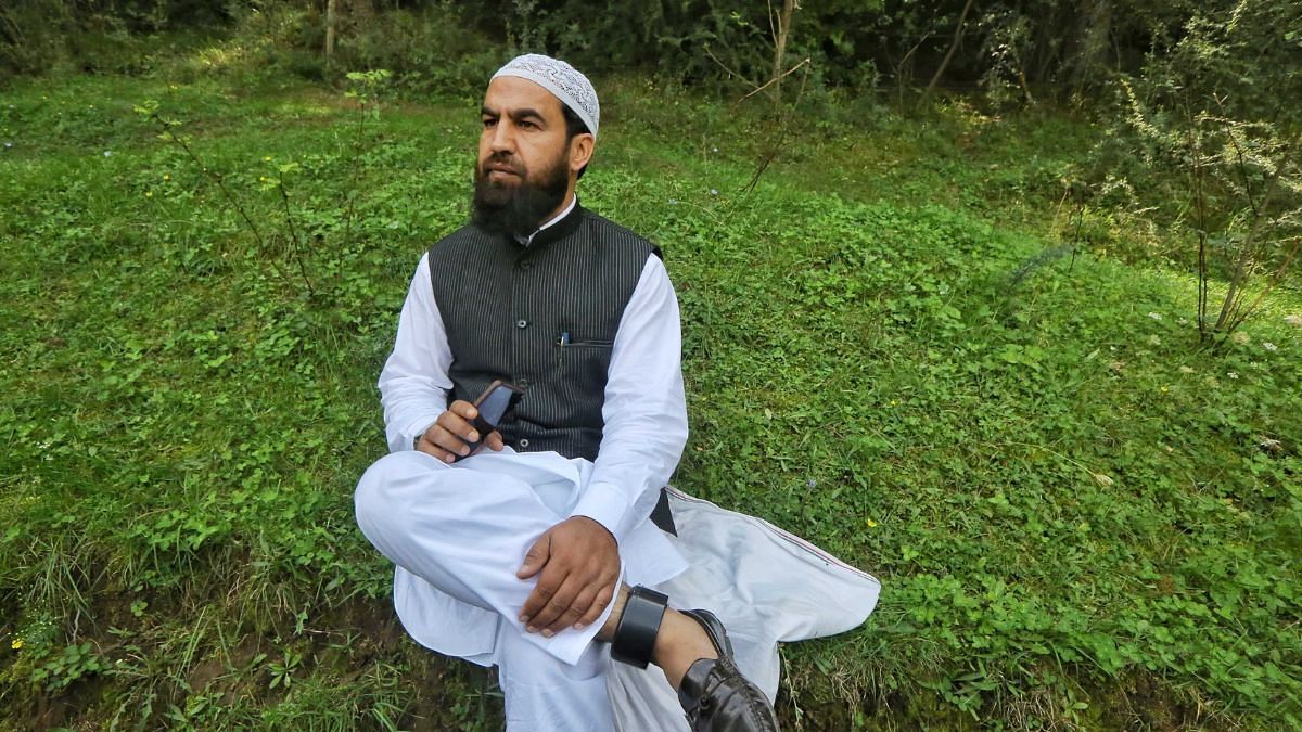 GPS tracker on ankle, Hafiz Sikander campaigns in J&K’s Bandipora, says ‘loved ones wary of coming close’