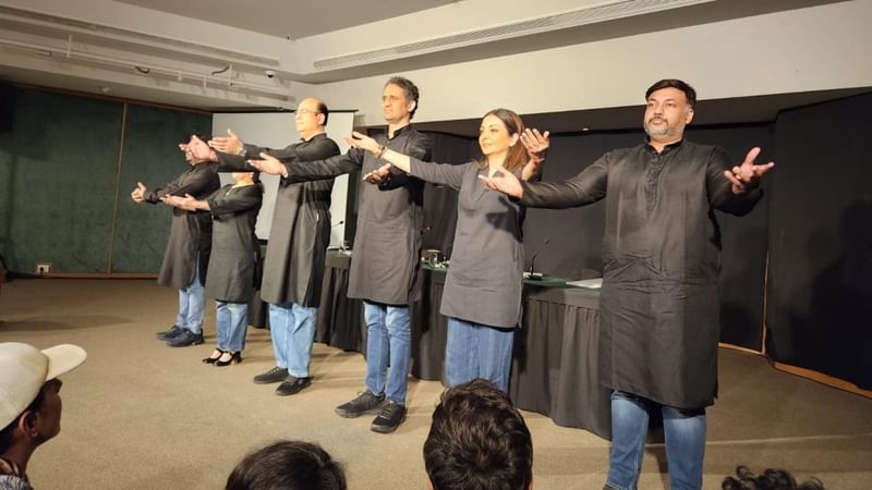 थ्री आर्ट्स क्लब के कलाकार | फोटो: रमा लक्ष्मी/दिप्रिंट