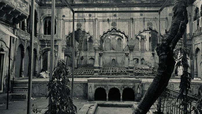 A 17th-century house from the Mughal Period in Old Delhi. Courtyards were central to these homes. | Delhi Houses / Instagram