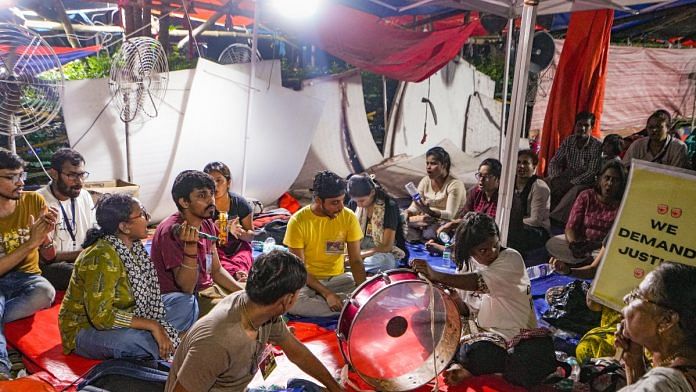 Junior doctors continue their 'dharna' against the RG Kar Hospital rape and murder incident, near Swasthya bhawan in Kolkata, Tuesday, Sept. 17, 2024 | PTI