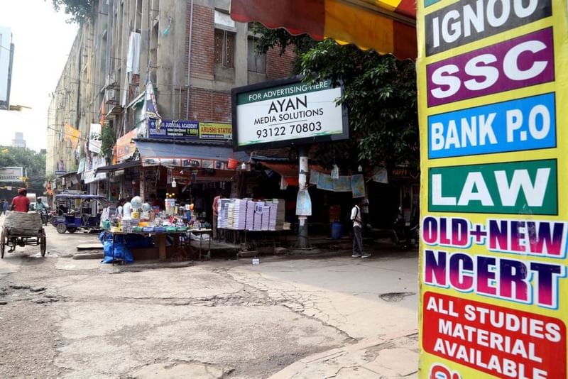 मुखर्जी नगर में स्टेशनरी की दुकानों की आम तौर पर चहल-पहल वाली कतार बुधवार, 4 सितंबर को असामान्य रूप से शांत थी. फोटो: सूरज सिंह बिष्ट | दिप्रिंट