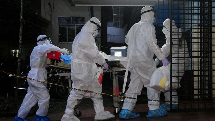 A patient, who according to medics is suffering from Nipah infection, is shifted to an ICU of Nipah isolation ward in Kozhikode Medical College in Kozhikode district in the southern state of Kerala, India, July 20, 2024. REUTERS/CK Thanseer/File Photo