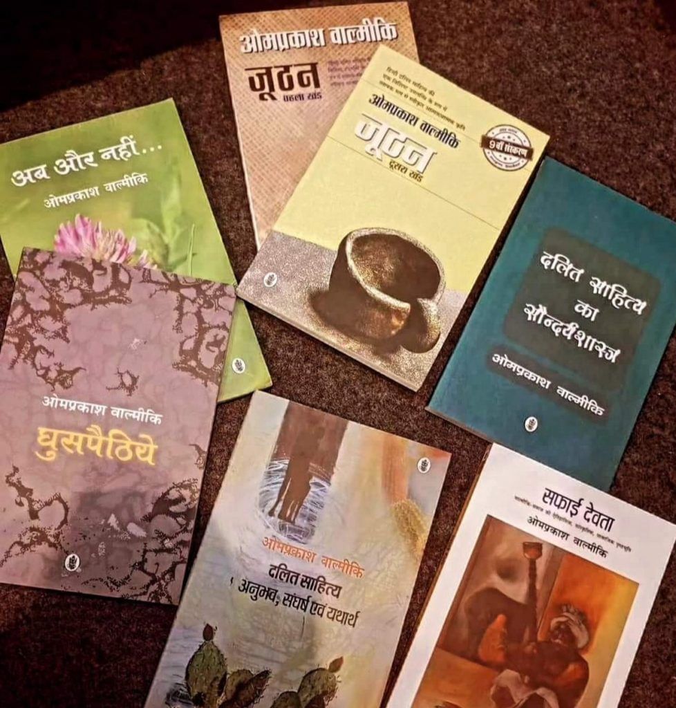 दलित लेखक ओमप्रकाश वाल्मीकि, जिनका 2013 में निधन हो गया था उनकी किताबें अब बहुजन साहित्य की आधारशिला बन गई हैं | फोटो : स्पेशल अरेंजमेंट