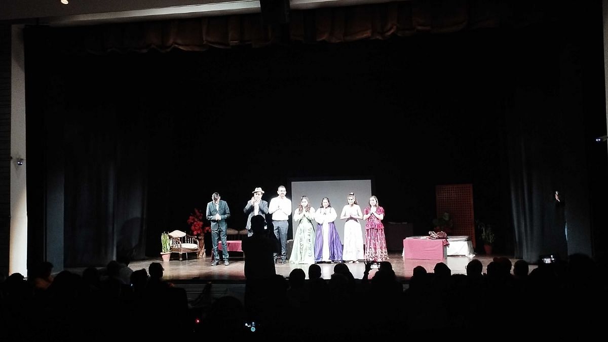 Artists express their gratitude to the audience after their play "Ek Khoobsurat Aurat." Photo credit: Heena Fatima | ThePrint