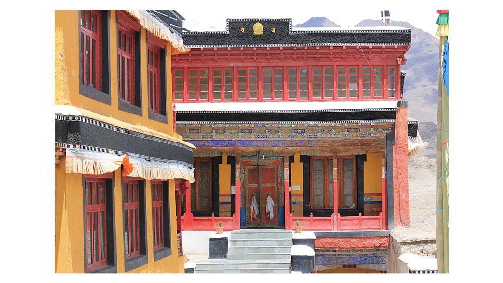 Courtyard, Thiksey Monastery, Leh, India, Photograph: Anilsh59 (2012). Image courtesy of Wikimedia Commons