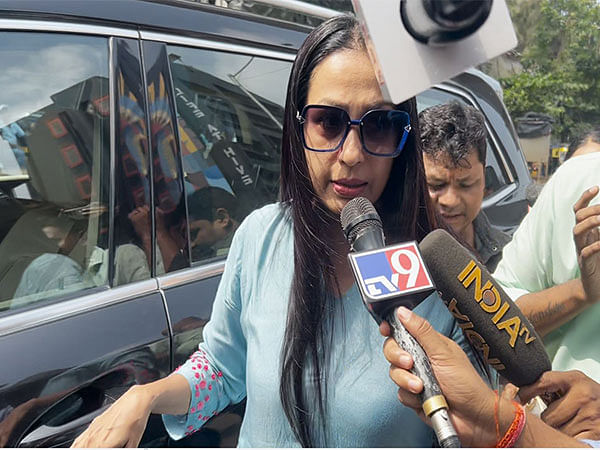 Kashmera Shah arrives at hospital to check on Govinda post-gunshot incident