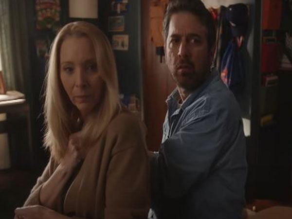 'No Good Deed' teaser: Lisa Kudrow, Ray Romano navigate real estate chaos in upcoming series