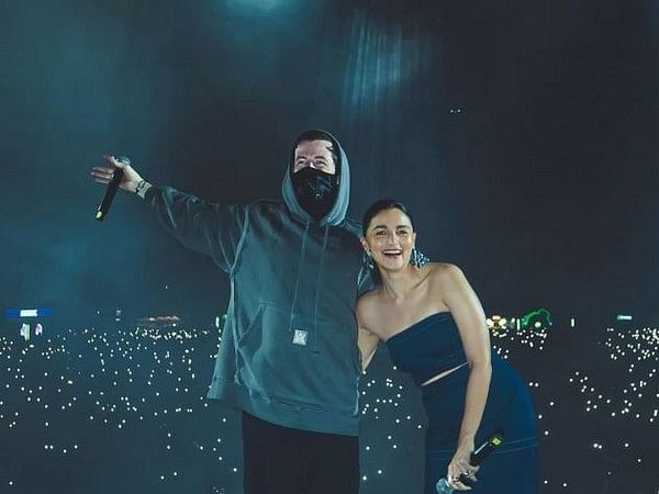 Alia Bhatt joins Grammy-winning DJ Alan Walker on stage in Bengaluru, see pics