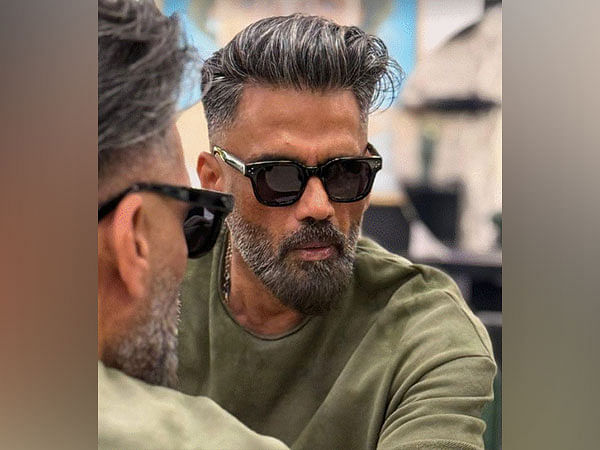 Suniel Shetty flaunts stylish haircut and beard, fans can't stop raving