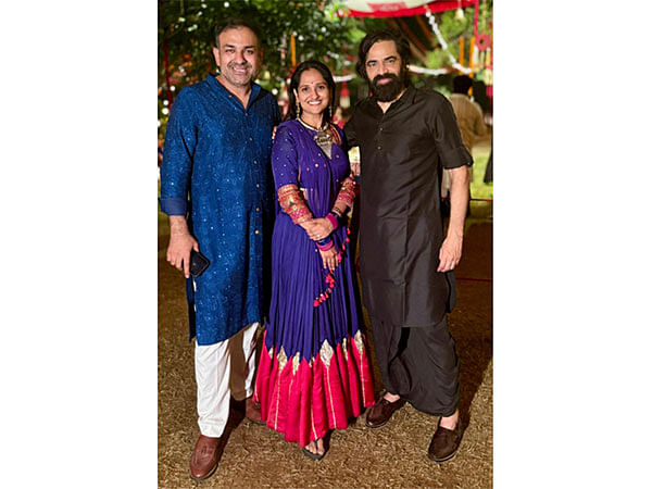 Hollywood Producer and Veer Savarkar Actor Jay Patel Plays in OG Garba at Ahmedabad, India